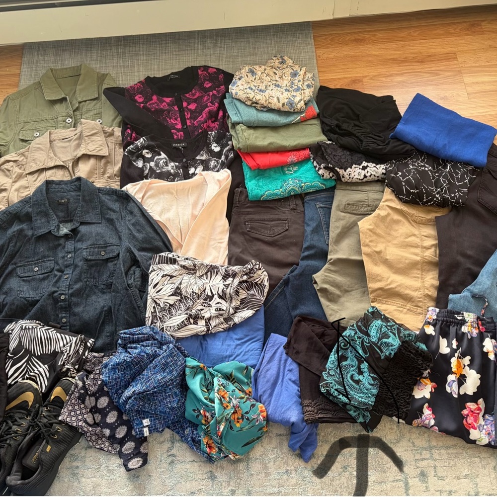 Huge Mixed Medium-Large Women's Clothing Bundle